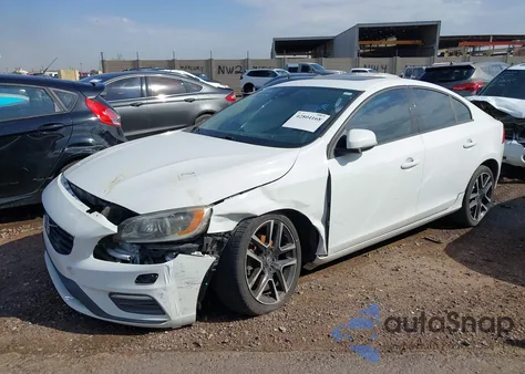 2017 Volvo S60 T5 Dynamic z USA, uszkodzony, nr VIN YV126MFL6H2423997